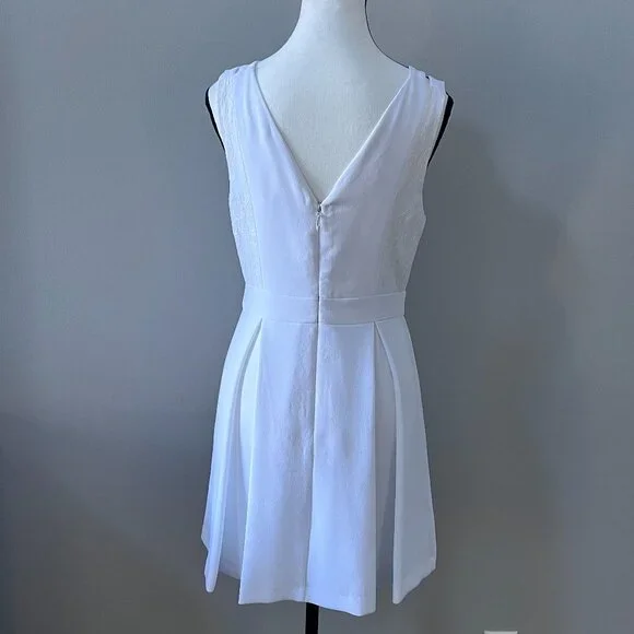 NWT BCBGeneration Mini Fit and Flare Dress in Optic White Size 6 - Picture 4 of 8